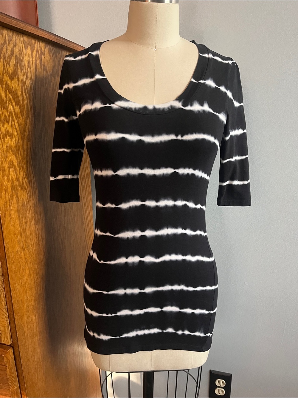 Lord & Taylor Black & White Tie-Dye Scoop Neck Short Sleeve Top